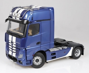 1024/21	Mercedes-Benz Actros 4x2 GigaSpace blue with Stripes	1:18